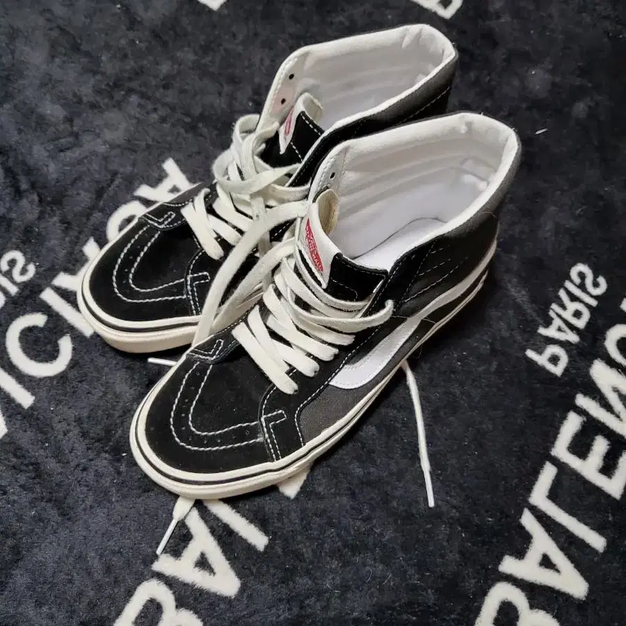 245)vans high top snikers black