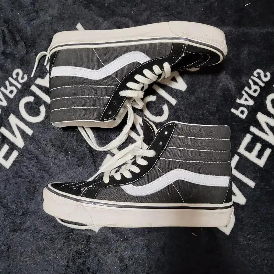 245)vans high top snikers black