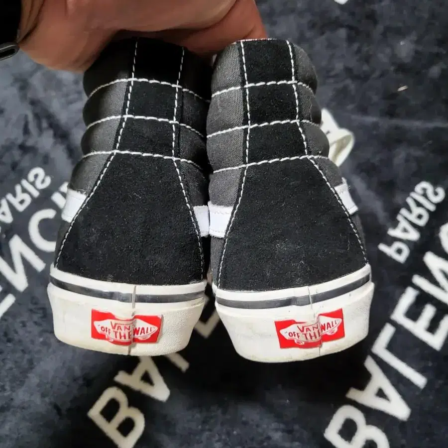 245)vans high top snikers black