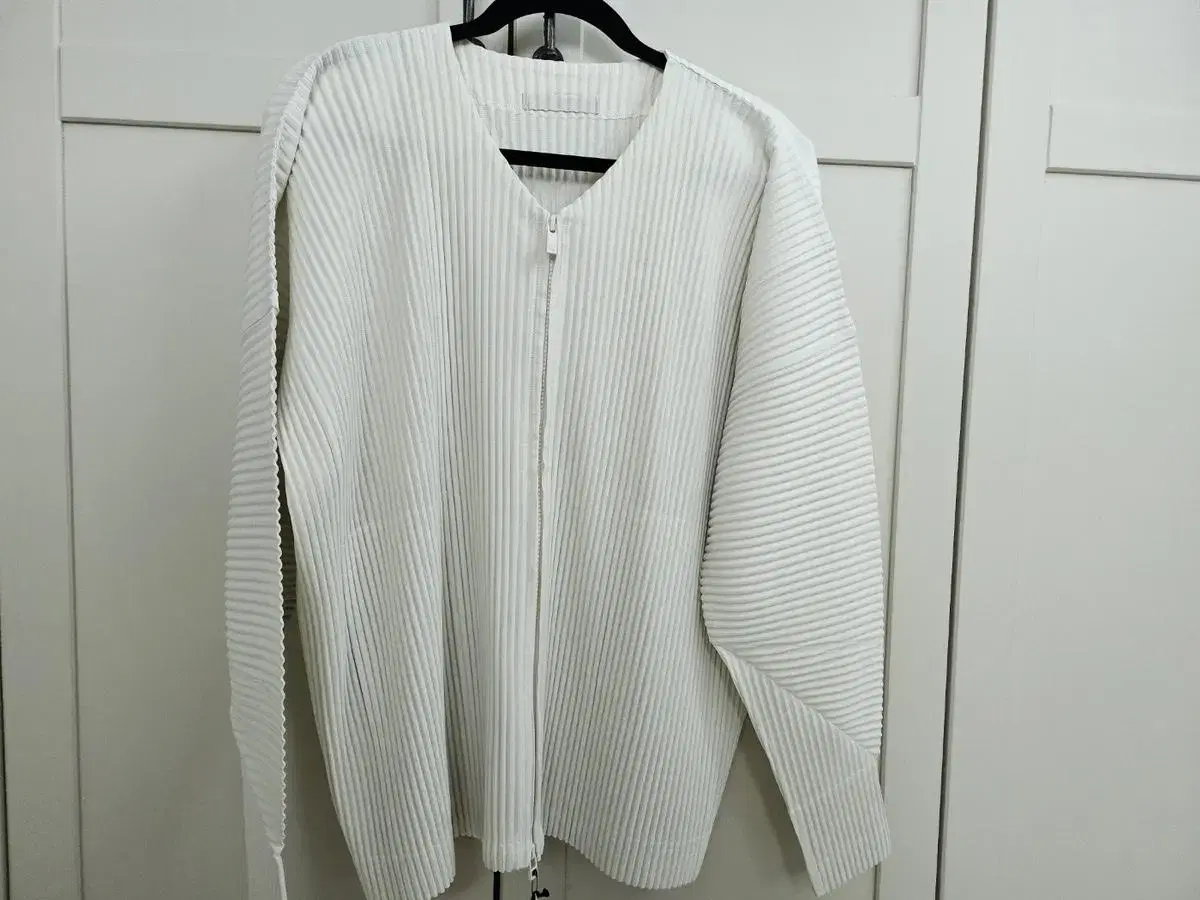 Homme Plissé Ivory Cardigan JL115 size 3