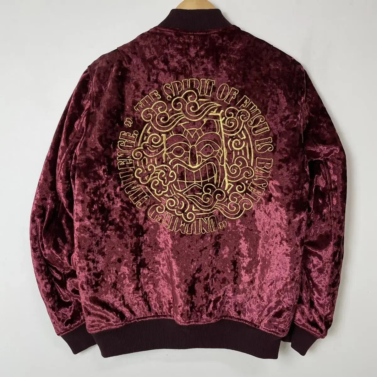 (Free shipping) Evisu Evisu velour embroidered jacket