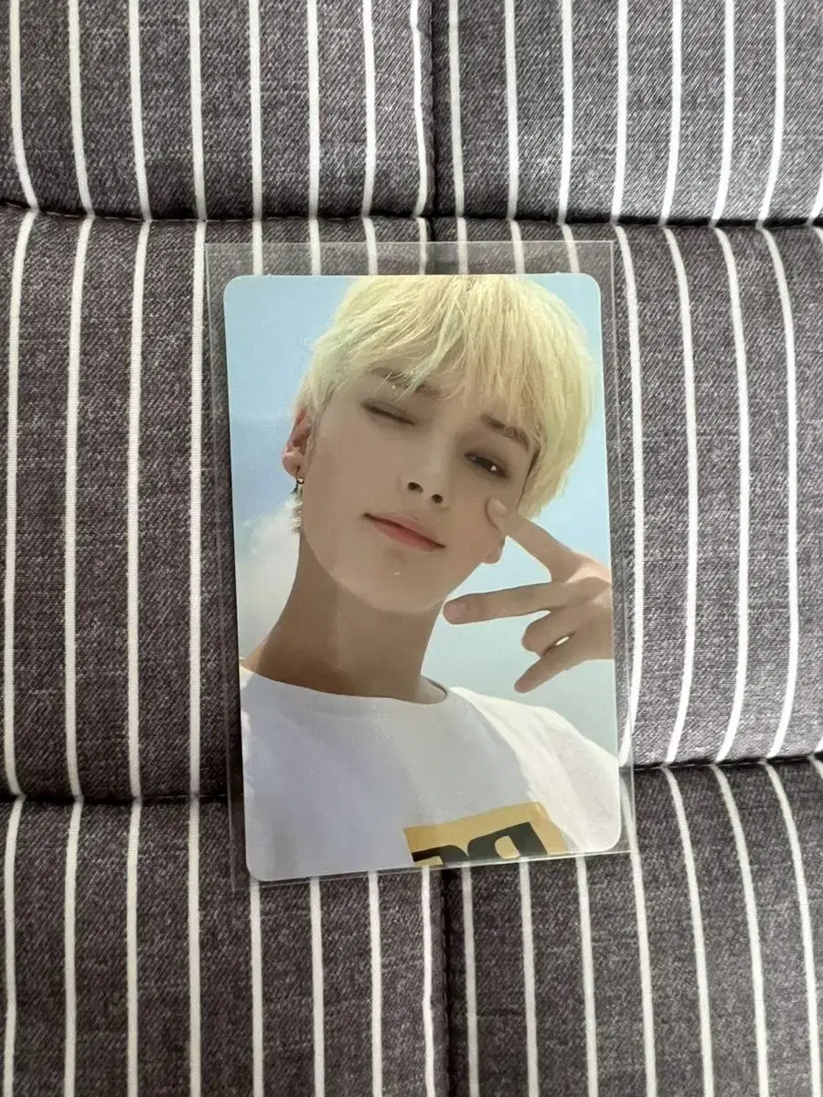 Paoi Hooning Fighting Version Photocard