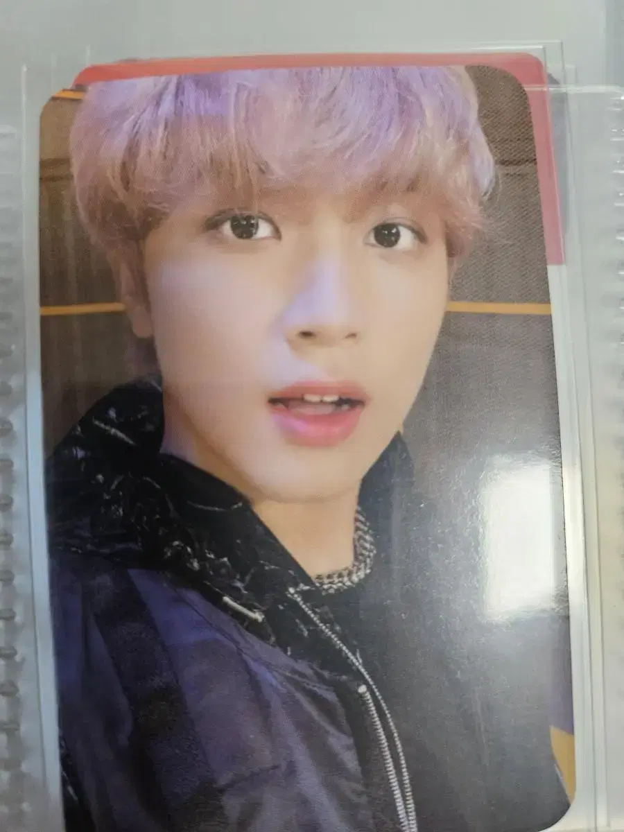 Glow in the Dark haechan photocard