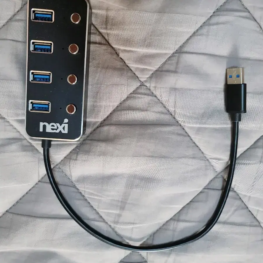 넥시  NX-UH3004B usb 허브 팝니다