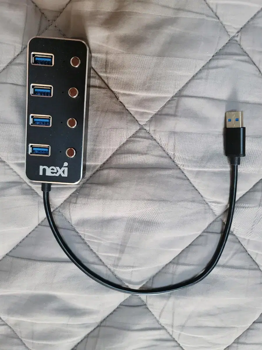 넥시  NX-UH3004B usb 허브 팝니다