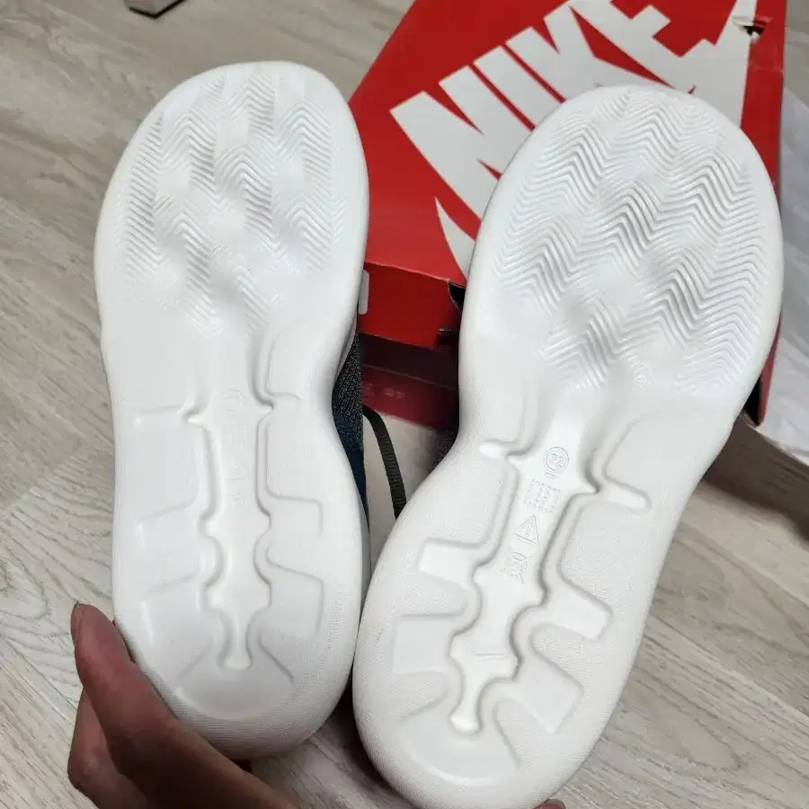 [새제품] NIKE KWAZI 265MM