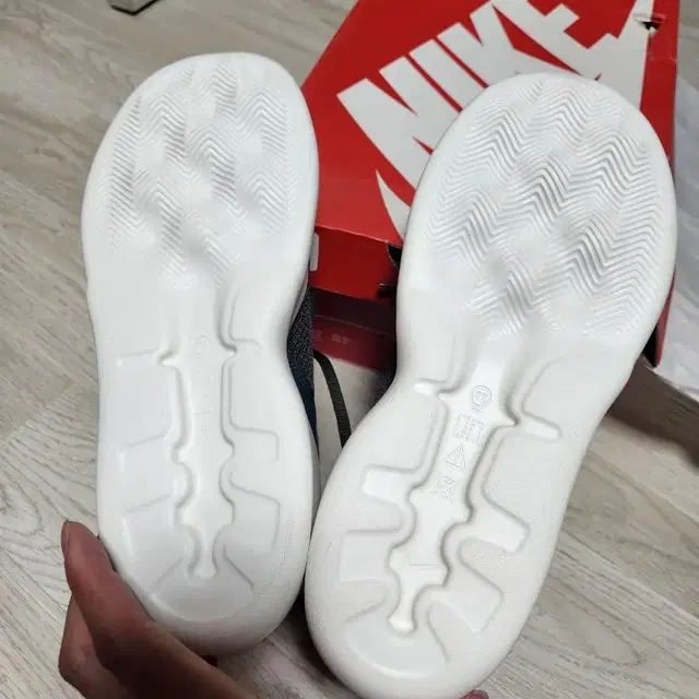 [새제품] NIKE KWAZI 265MM