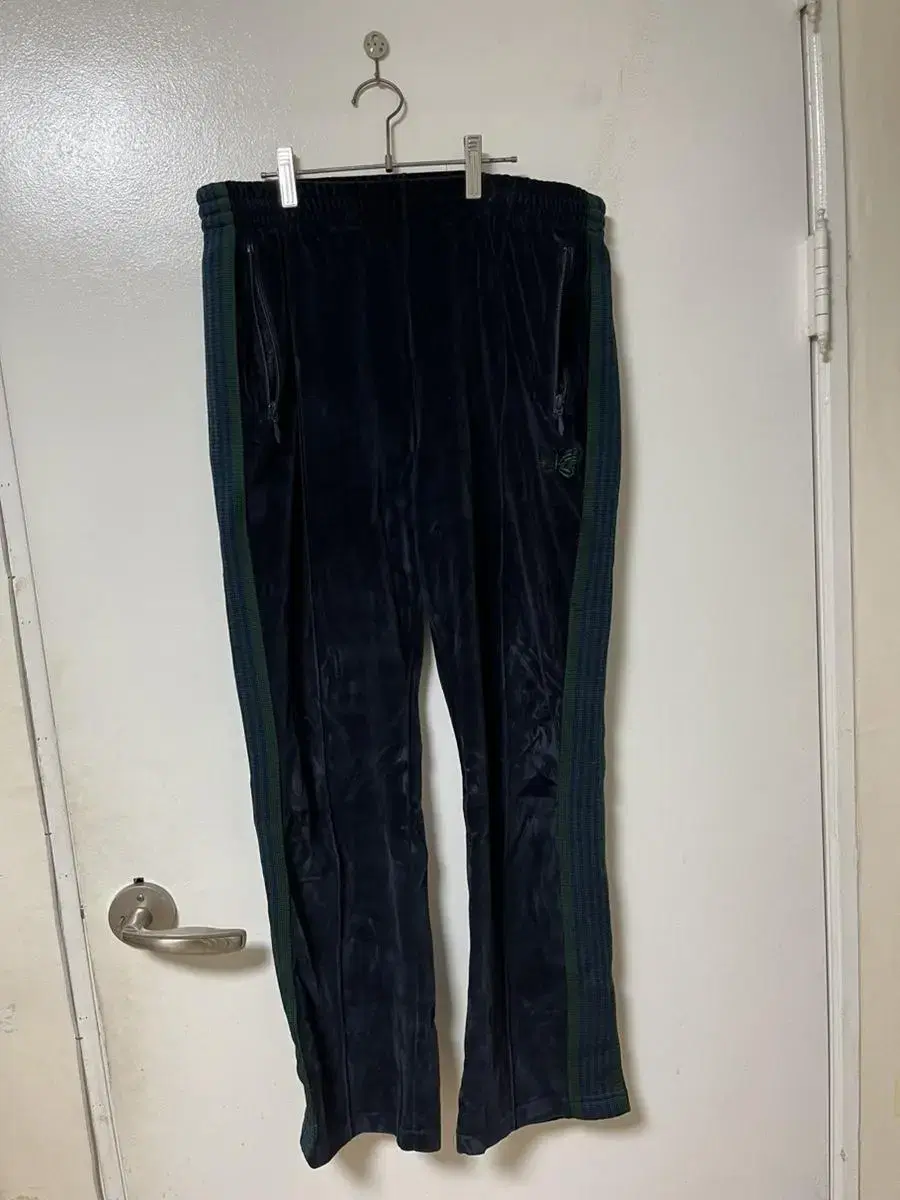 니들스 VELOUR TRACK pant navy L사이즈