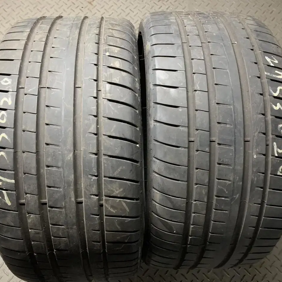 275/30R20 중고T