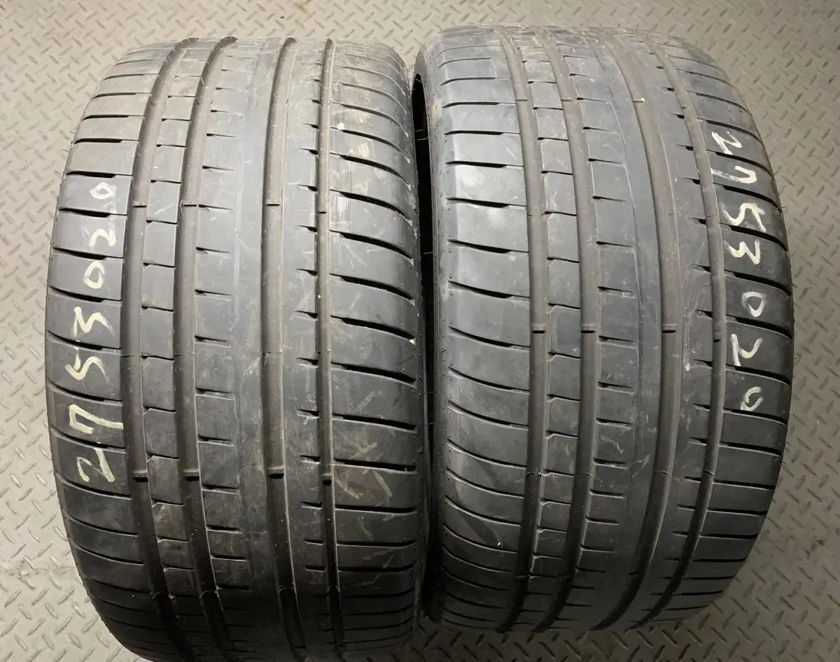 275/30R20 중고T