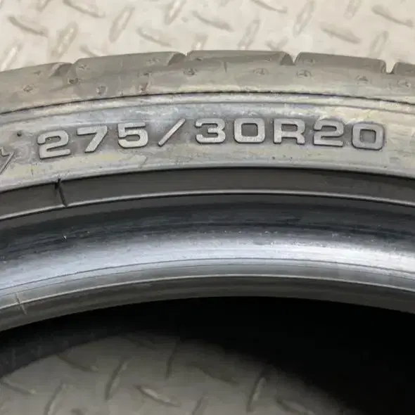 275/30R20 중고T