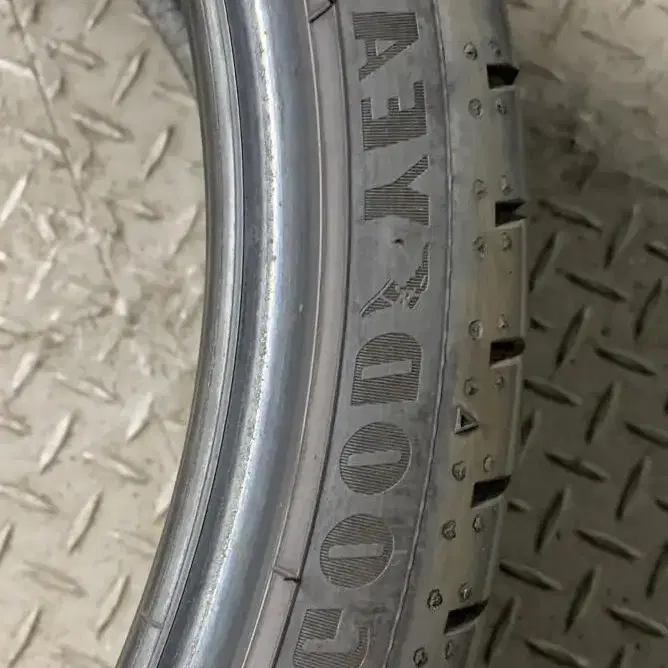 275/30R20 중고T