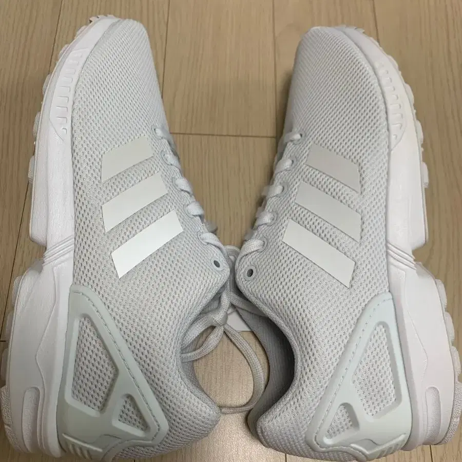 [275] 아디다스 ZX FLUX 화이트 운동화