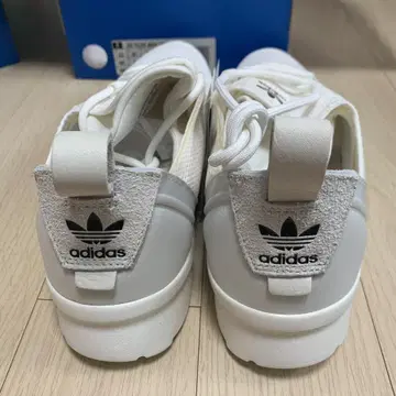 ㅇㅅㅇ様 adidas ZX 0000 'Crystal White Bright Blue' FW4488