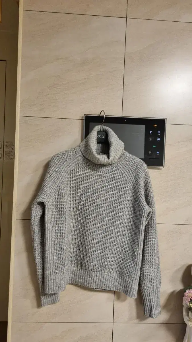 Uniqlo Turtleneck Cashmere Sweater