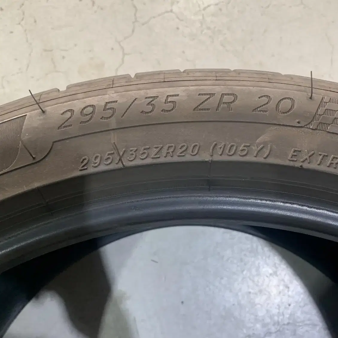 295/35R20 중고T