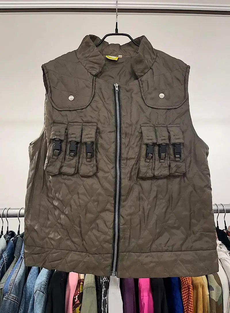 Multipocket Vintage Zip-up Vest