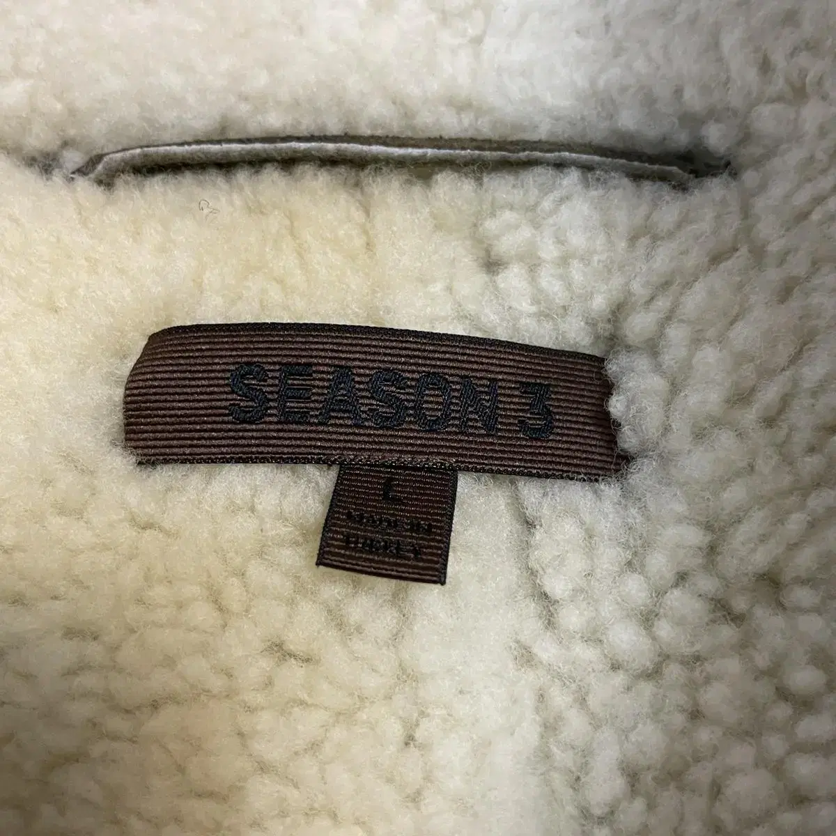 이지 시즌3 쉬얼링 자켓 Shearling jacket (무스탕)