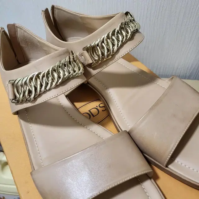 (정품/중고) TODS 샌들