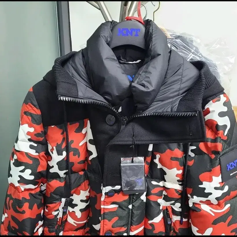 키톤 투톤 후드 파카 (Kiton Down hooded parka)