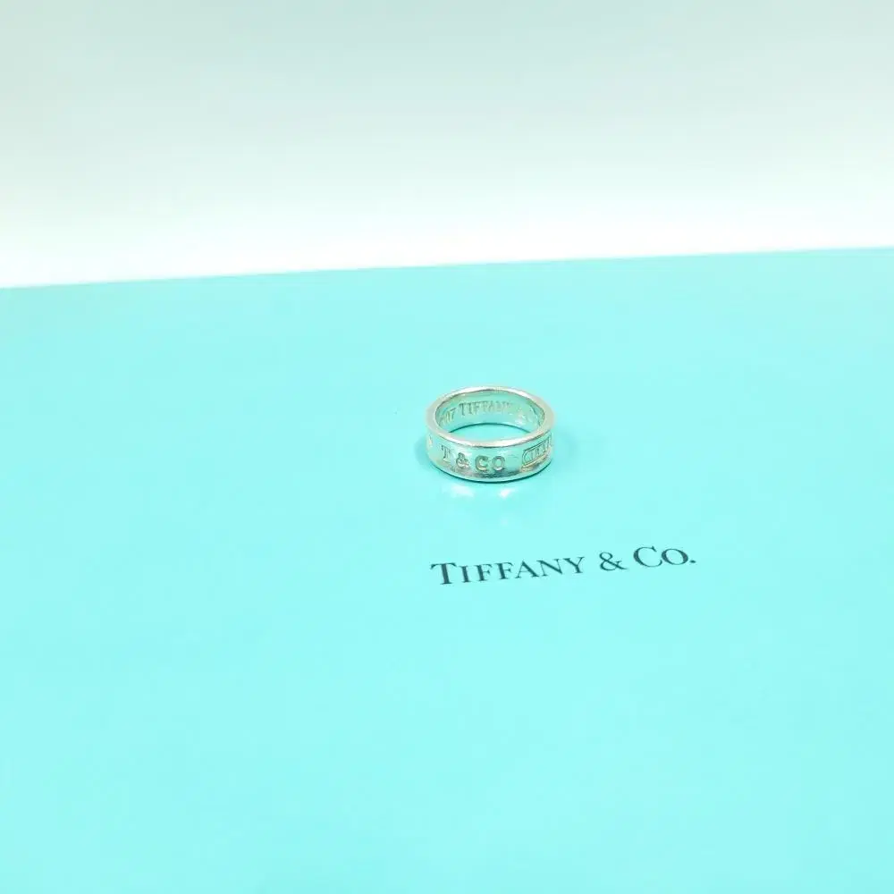 TIFFANY&CO 티파니앤코 1837 와이드 실버링 반지 A995