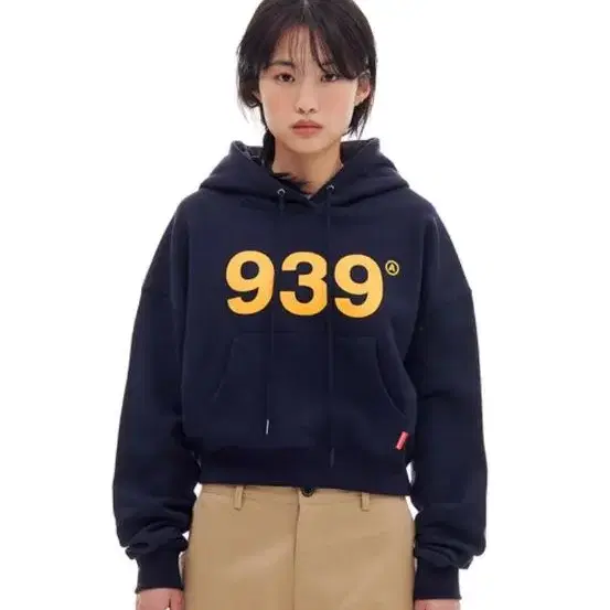 아카이브볼드 939 LOGO CROP HOOD (NAVY)