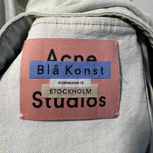 아크네 스튜디오(Acne Studios) 라이트블루 데님 트러커