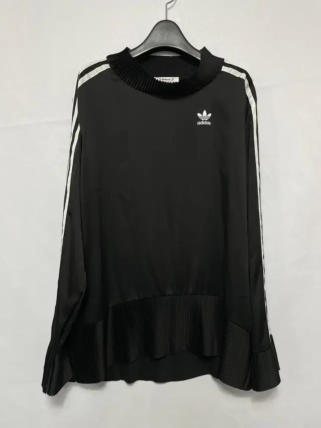 Wmns Adidas pleats top (xs)