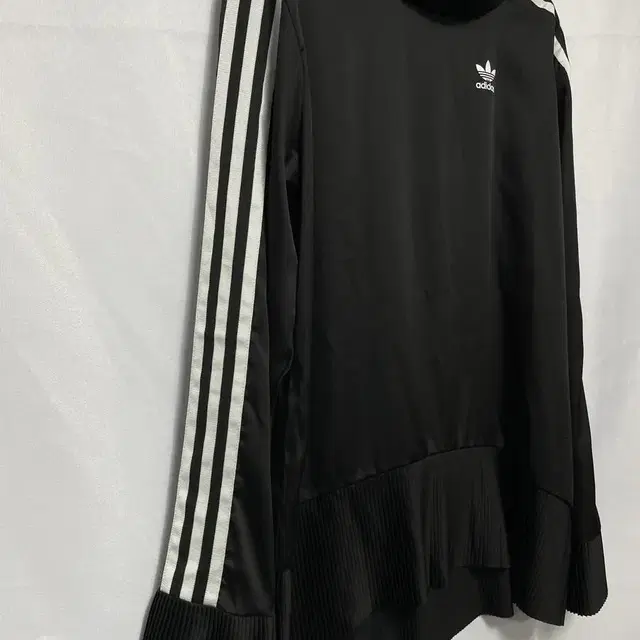 Wmns Adidas pleats top (xs)