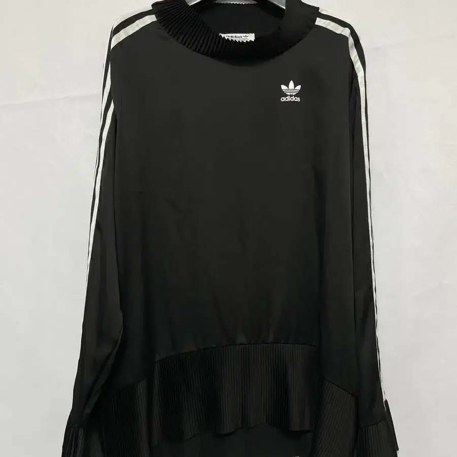 Wmns Adidas pleats top (xs)