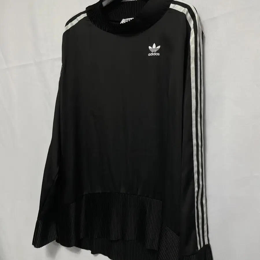 Wmns Adidas pleats top (xs)