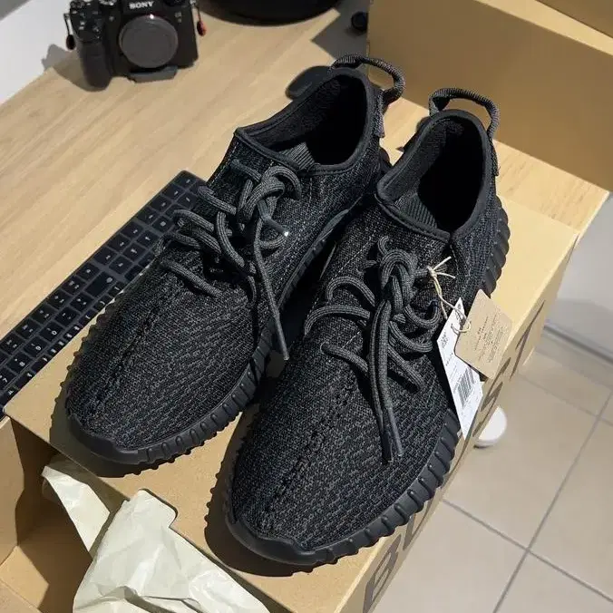 Yeezy 350 pirate black 2023 290