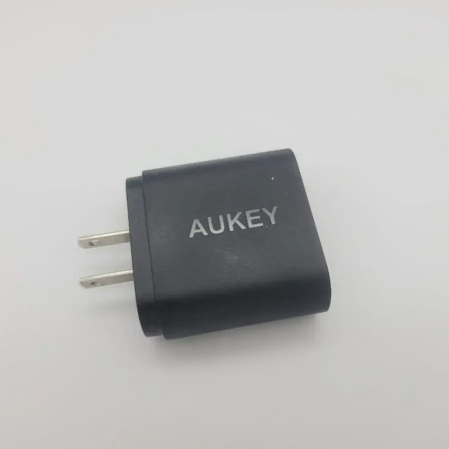 AUKEY 정품 고속 QC 충전기 북미형 미사용 새제품