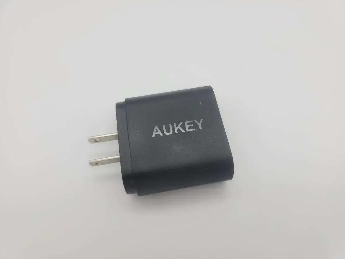 AUKEY 정품 고속 QC 충전기 북미형 미사용 새제품