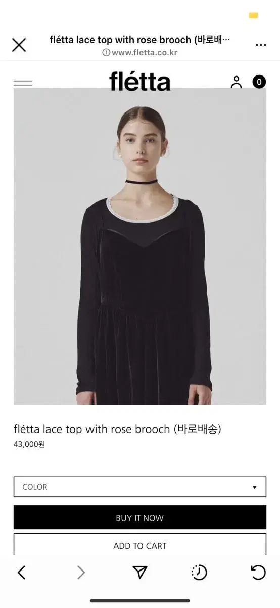 플레따 lace top with rose brooch