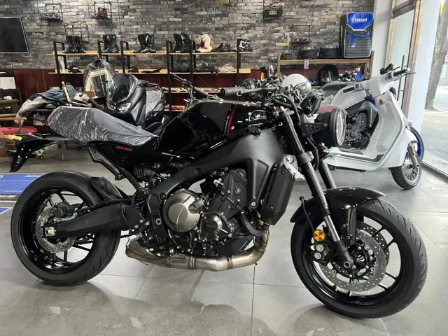 2022년식 야마하 XSR900 미드나이트 블랙 신차 판매합니다