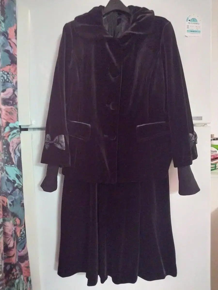 sagger.women.veloa.jacket.and.skirt.set.black.66,77