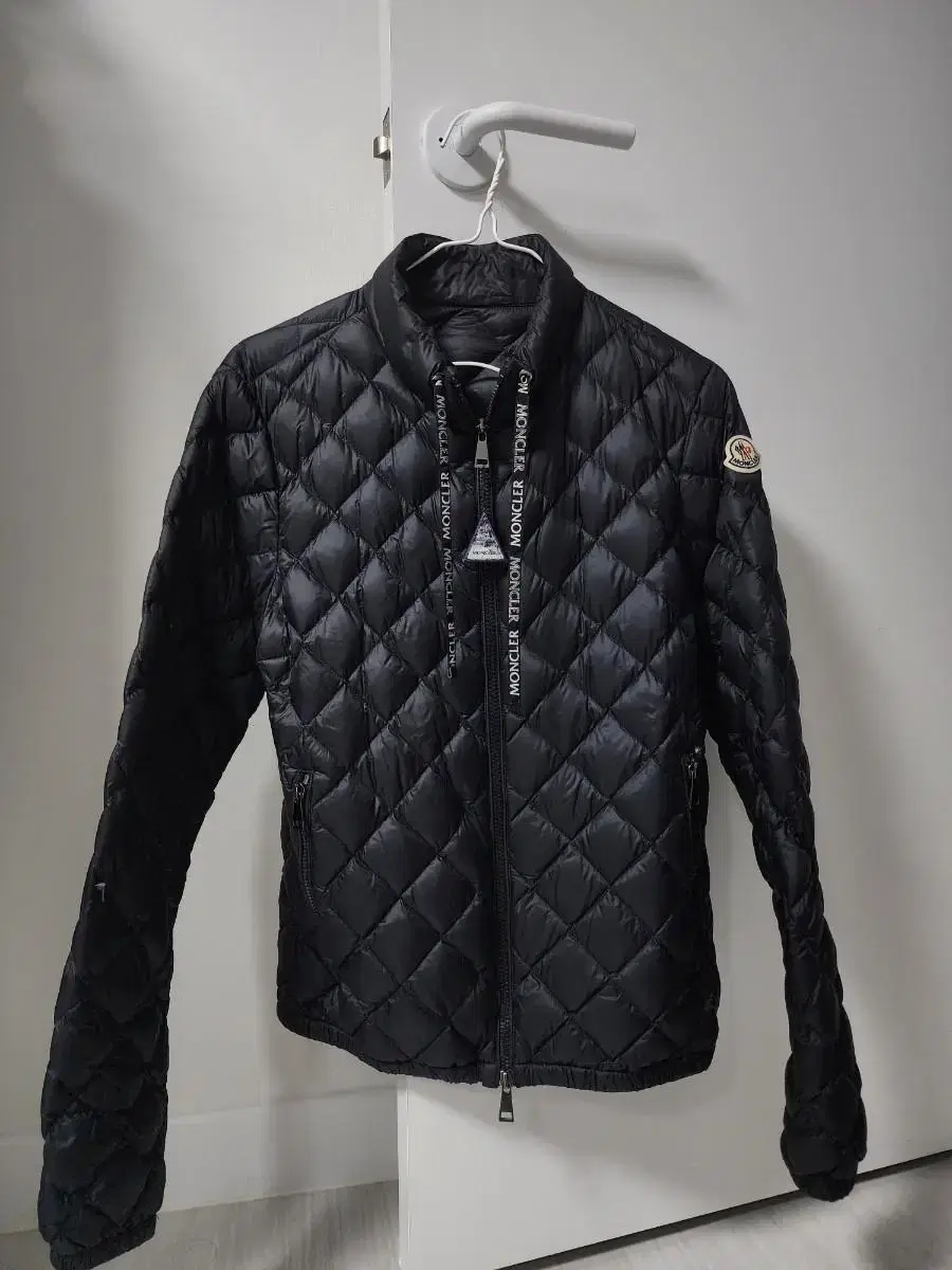 (마지막 가격)MONCLER 몽클레어 여성 퀼팅 경량 패딩 LAN 999