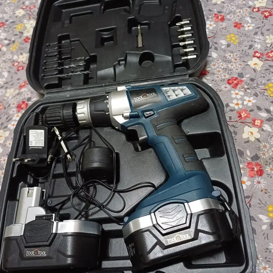 충전드라이버. TOOLnTOOL18v-1,0AhB02-101sv.