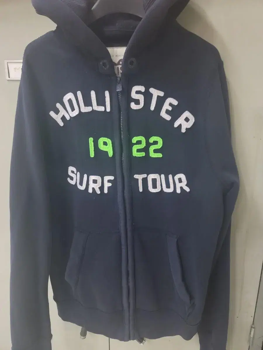 Hollister Hooded Pickup