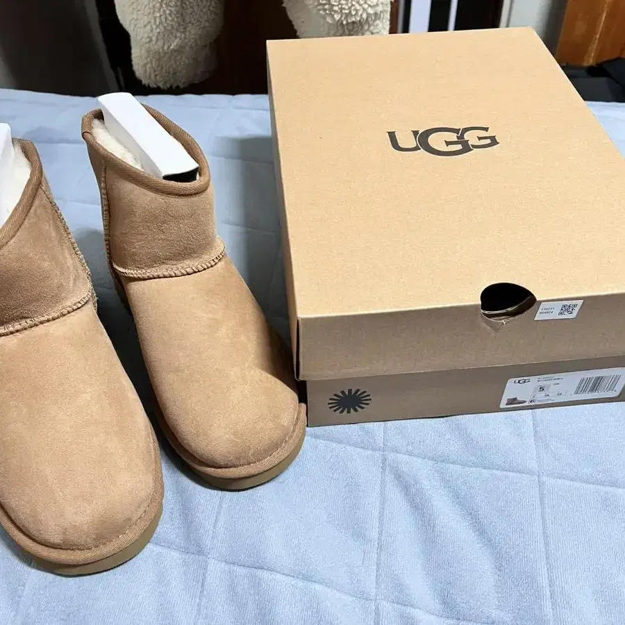 미사용새상품/무신사품절/정품 UGG 어그 체스넛 겨울부츠 클래식미니 2