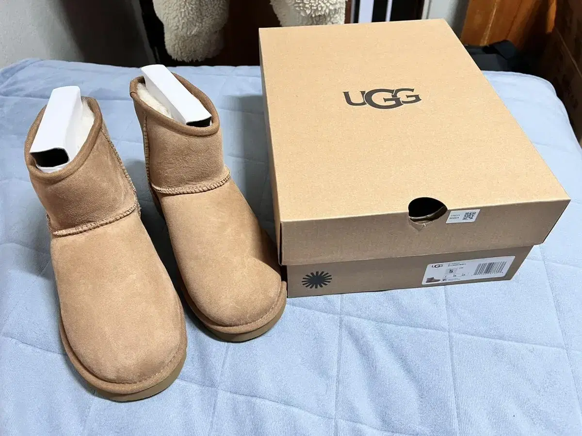 미사용새상품/무신사품절/정품 UGG 어그 체스넛 겨울부츠 클래식미니 2