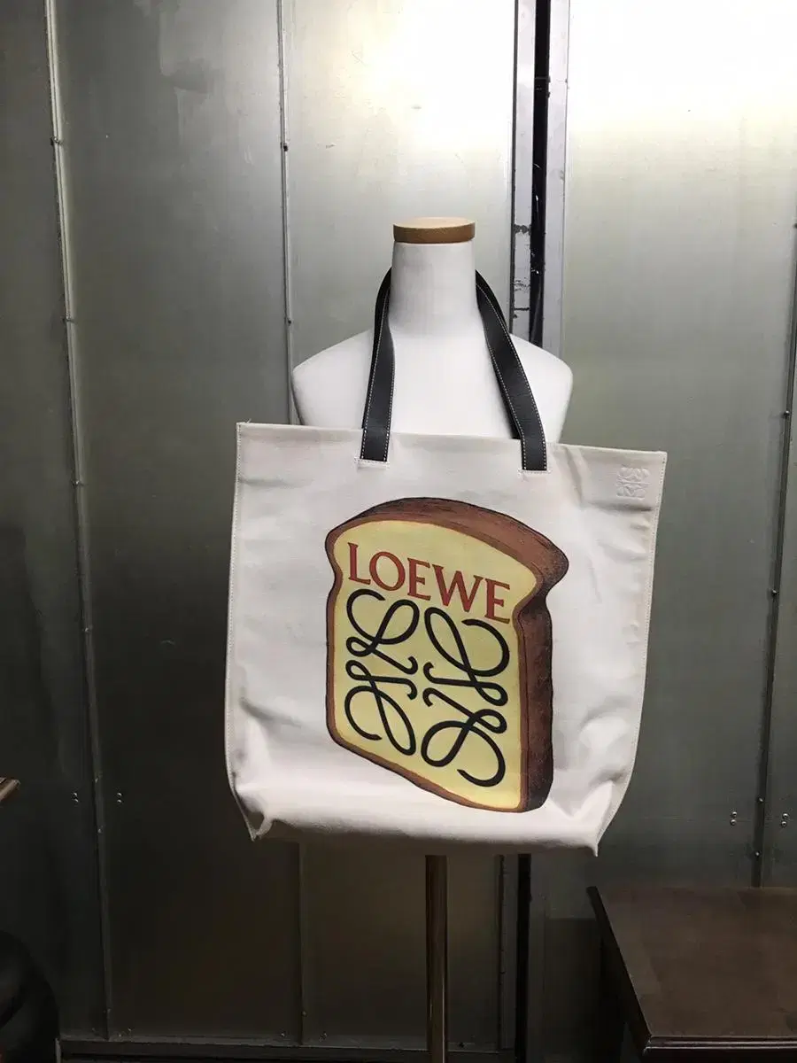 Loewe Toast tote bag (Loewe Toast logo )