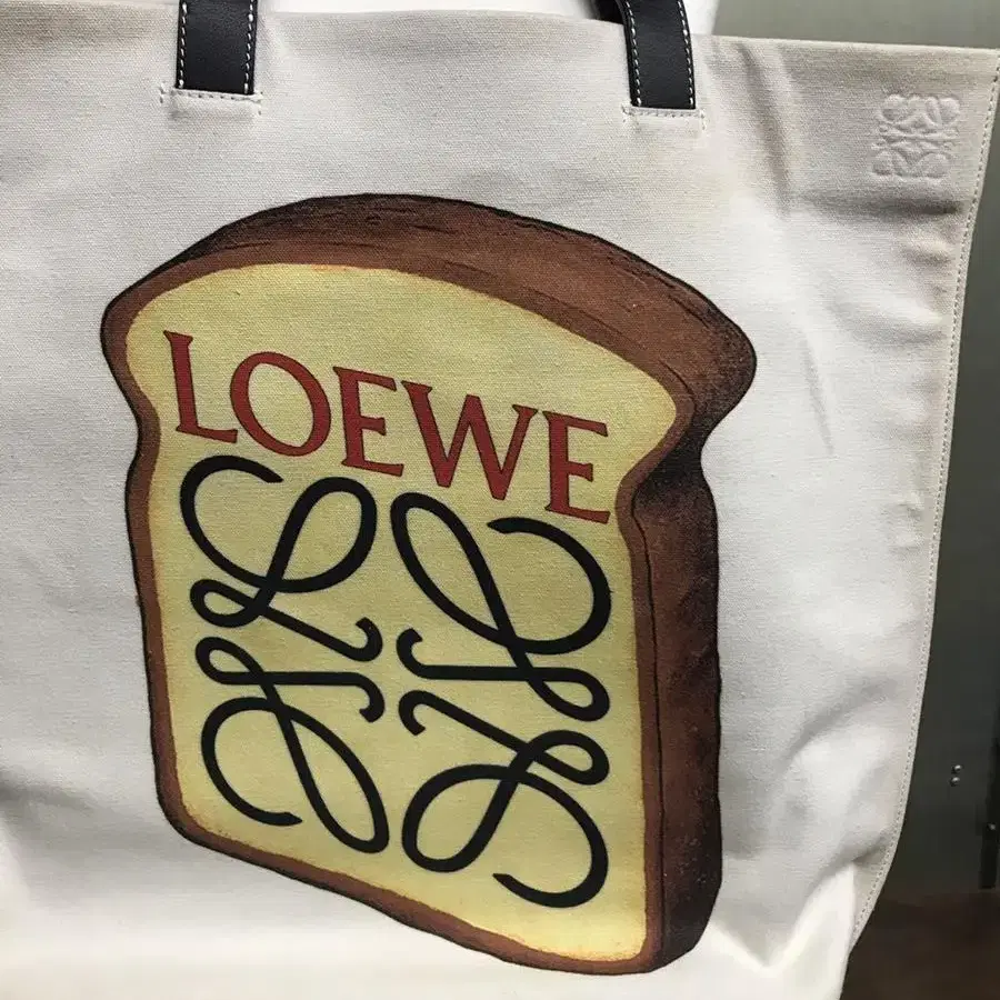 로에베 토스트 토트백(Loewe Toast logo )