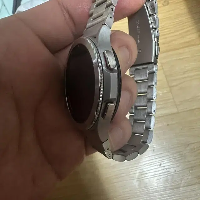 갤럭시워치4 클래식 46mm 그레이색상 급쳐합니다