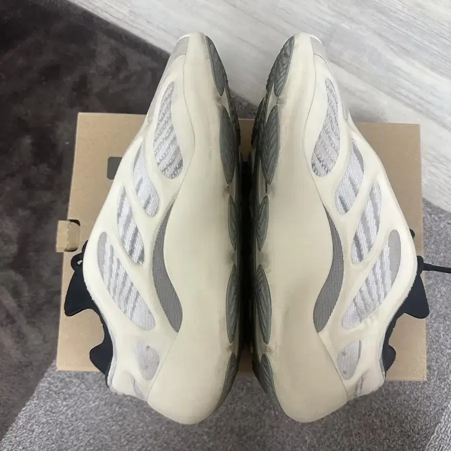 이지 700 V3 아자엘 270size