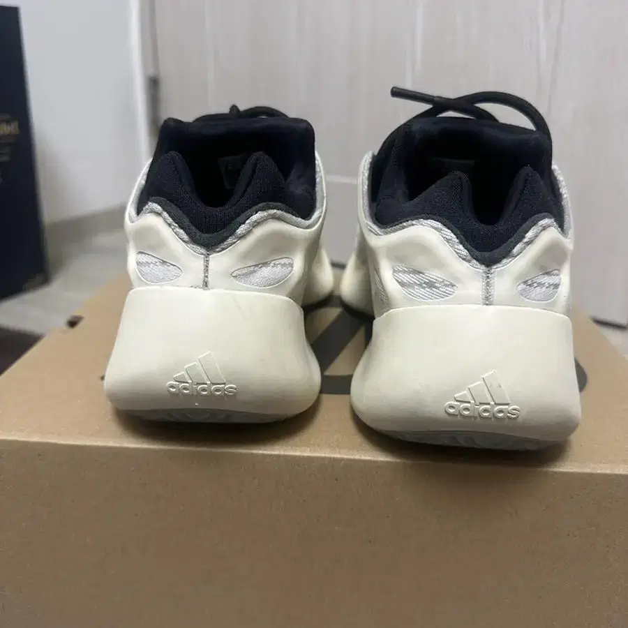 이지 700 V3 아자엘 270size