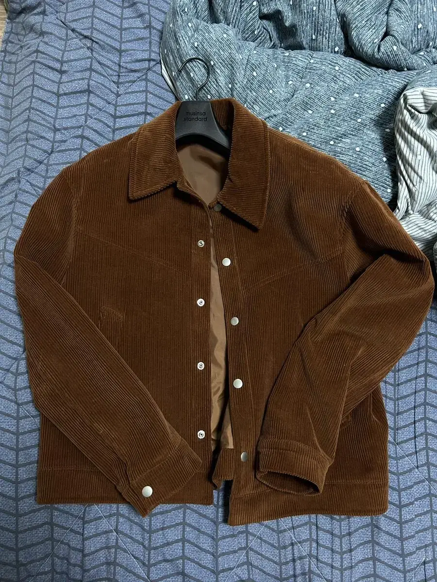 Hourscope Corduroy Jacket sells for 2 sizes