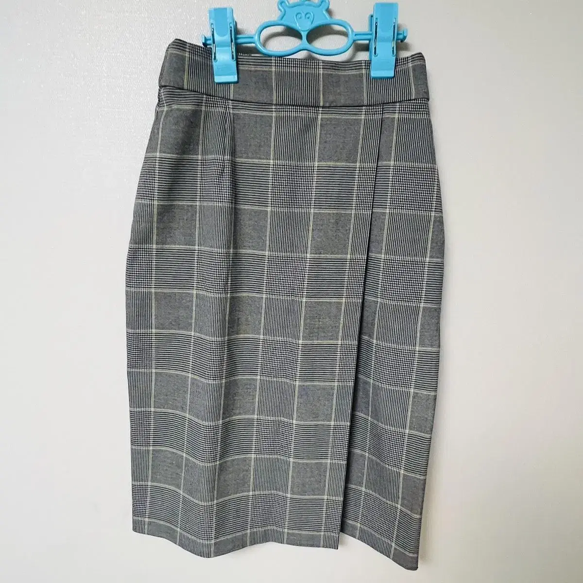 UNIQLO midi skirt