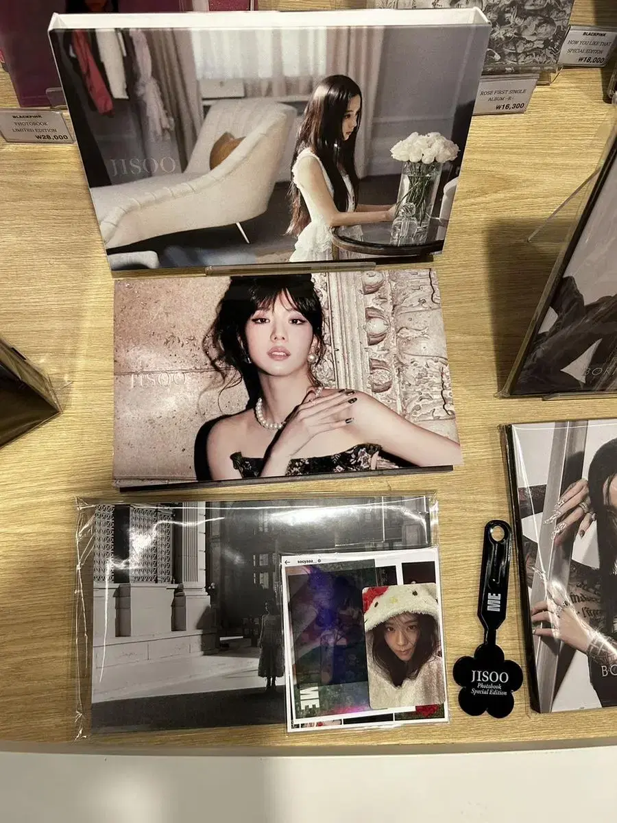 JISOO Index limited edition photobook Unsealed+YG pre-order benefit